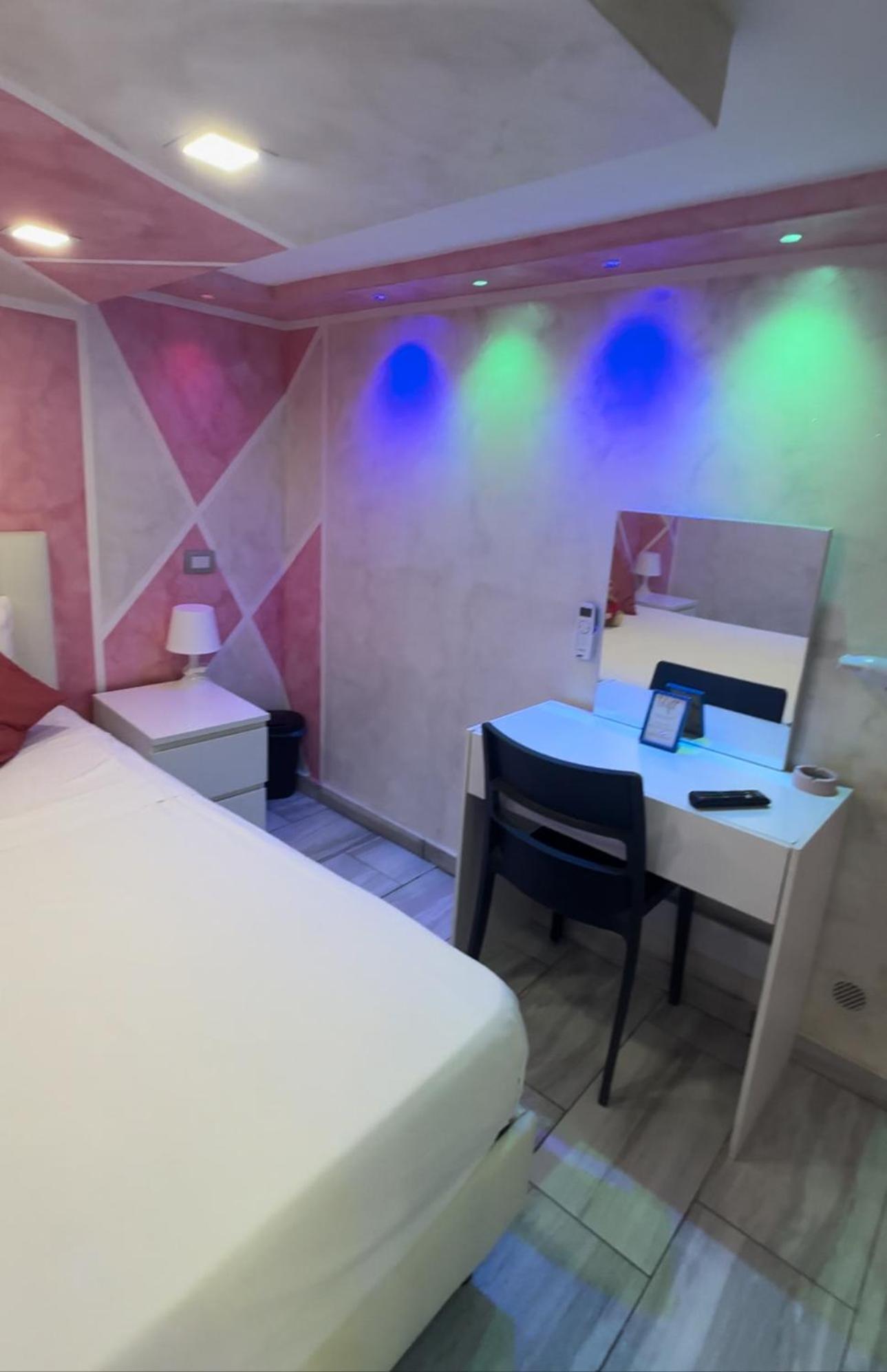 Clopat Vacanze2023 Hotel เนเปิลส์ ภายนอก รูปภาพ